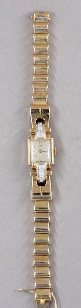 null LIP
Bracelet-montre de dame en or jaune 18k et brillants, pds brut : 47,5 g...