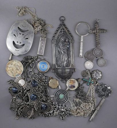 null *Silver lot 800°/°°, 925°/°°:
- Five necklaces and one bracelet, weight raw:...