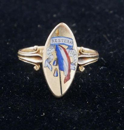 null *Marquise ring in 18k yellow gold enamelled with the French flag, weight : 2,8...
