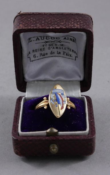 null *Marquise ring in 18k yellow gold enamelled with the French flag, weight : 2,8...