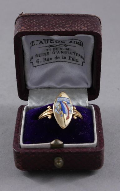 null *Bague marquise en or jaune 18k émaillée du drapeau français, pds brut : 2,8...