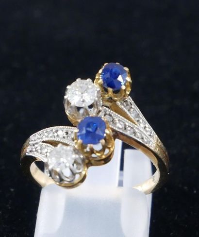 null *Ring Toi et Moi in 18k yellow gold set with old cut blue and brilliant stones...