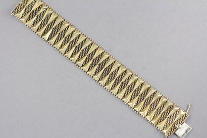 null Bracelet large en or jaune 14k, travail autrichien, pds : 49,6 g.