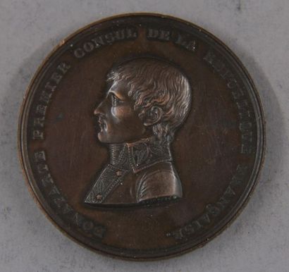 null H. AUGUST
Bronze medal with the profile of Bonaparte on the left surrounded...