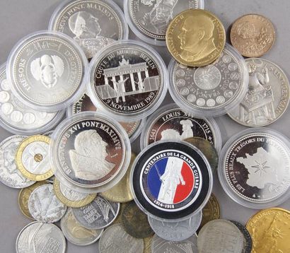 null Batch of various coins including coins of the French Mint Society
