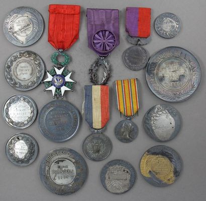 null Lot :
- Médaille de chevalier de la Légion d'Honneur
- Médaille en argent d'officier...