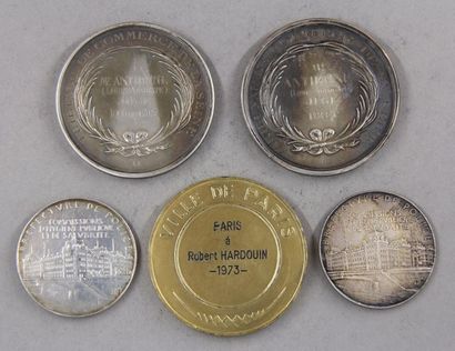 null Set of five medals in silver 800°/°°:
- Medal of the City of Paris 1973 in vermeil,...