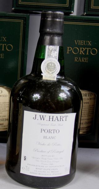 null *4 bottles PORTO Hart (2 white, 1 from 2000, 1 from 1988)