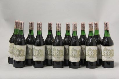 null 12	 bouteilles 	Château 	HAUT-BRION, 1° cru 	Pessac-Léognan 	1982	 cb (8 TLB,...