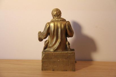 null Sculpture en bronze doré représentant un gentilhomme assis sur un muret
H :...