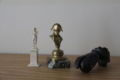 null Lot:
- Bone sculpture representing Napoleon I
H: 12 cm.
- Bronze stamp in the...
