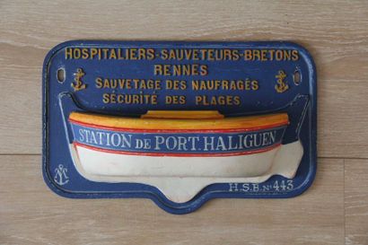 null Polychrome cast iron trunk for the Breton Rescuers
27 x 41 cm.