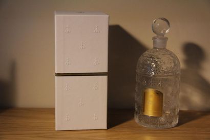 null GUERLAIN
Bottle of perfume Habit Rouge