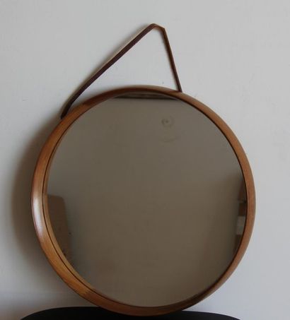 null Round mirror in natural wood, leather attachment, Scandinavian
work D: 41 cm....