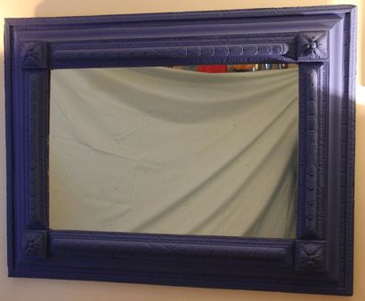 null Stuccoed wood mirror painted blue
96 x 130 cm. (totally damaged)