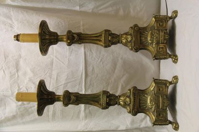 null Pair of tripod brass picks, mounted in lamp
H: 66 cm. (slight dents)