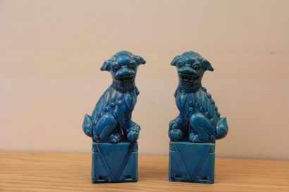 Pair of blue ceramic Fô dogs, modern China...