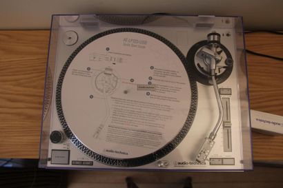 null Platine vinyle audio TECHNICS AT LP120 USB en état d'usage