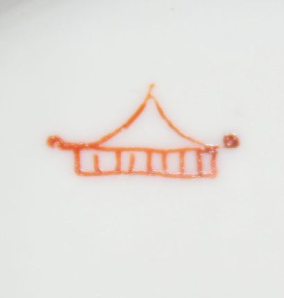 null Lot en porcelaine :
- tisanière d'enfants à décor doré au chinois, H : 15 cm....