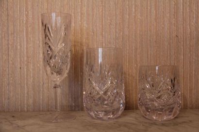 null WING CRYSTAL Winged crystal glass serving
set comprising 12 water glasses, 8...
