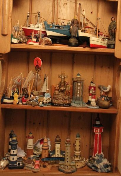 null Collection de phares, maquette de bateau et divers sur le thème de la marin...