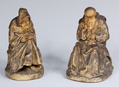 null *Paire de sculptures en plâtre patiné représentant des moines assis
H : 19 ...