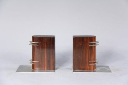 null *Paire de serres-livres en bois de placage et ailettes en métal, années 30
H...