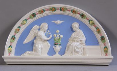 null *Quatre bas-reliefs en faïence blanc et bleu turquoise à décor se scènes religieuses...