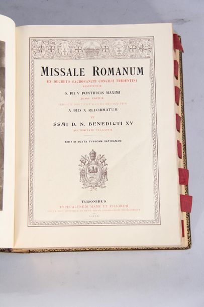null *Missel romain 1921, Maison Lesort, in folio
Reliure en marquèterie sur fond...