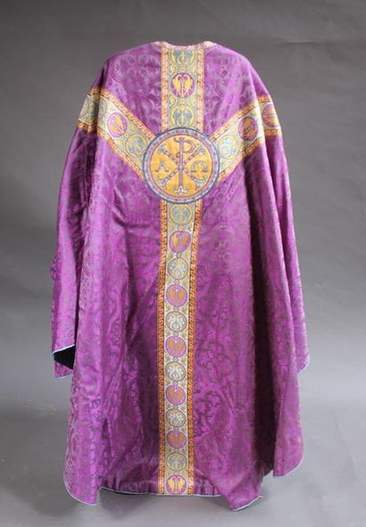 null *Maison LEROUX - Le CAMUS Succ.
Chasuble, étole, manipule et bourse en drap...