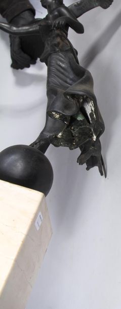 null *Ecole moderne
Allégorie de la Victoire
Sculpture en métal à patine noire, socle...