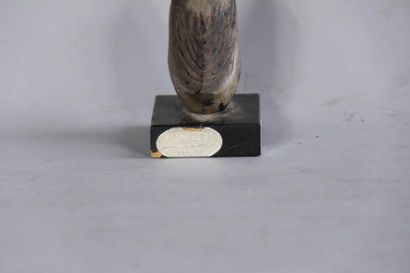 null *Marti FONT (Xxème s.)
Canard
Sculpture en métal argenté signé, socle en marbre...