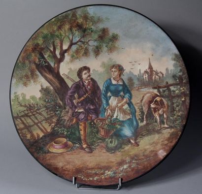 null *Ecole du XIXème s.
Couple
Plat en porcelaine polychrome peint
D : 38 cm.