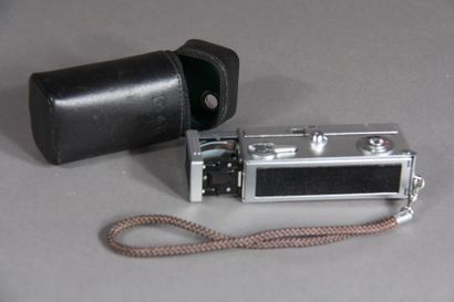 null ROLLEI
Appareil photo modèle 16S avec son étui