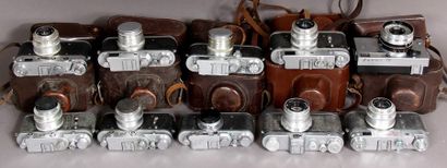 null ZORKI
Lot de 10 appareils photos soviétiques avec leurs étui en cuir usagés:
-...