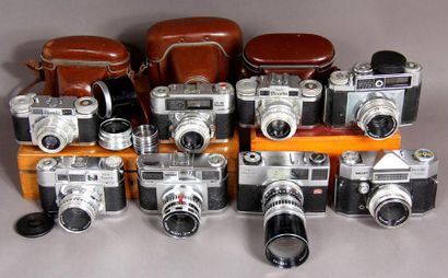null BRAUN
Lot de huit appareils photos :
- modèle PAXETTE Reflex obj. Ultralit 1:2,8/50...