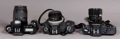 null CANON
Lot de 3 appareils photos :
- modèle EOS 500, obj. Canon zoom lens EF...