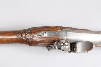  Flintlock rifle called a blunderbuss. Round-bodied, lightly engraved lock. Damascus...