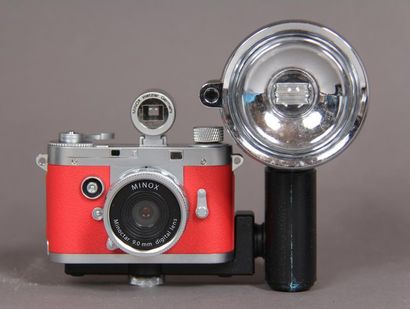 null MINOX
- Mini camera obj. Minoctar 9,0 mm digital lens, in its original box
-...