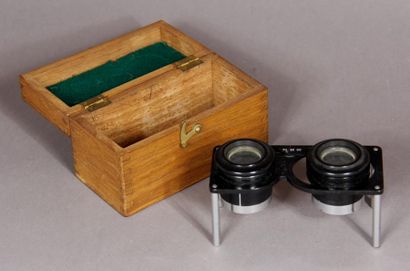 null Metal binocular in a natural wooden case