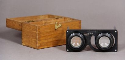 null Metal binocular in a natural wooden case