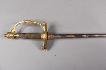  Epée de type Prairial, dessous de la garde décorée d'un piquetage, lame triangulaire...