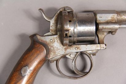 null *Revolver with closed carcass barrel and pin.
L: 23 cm.