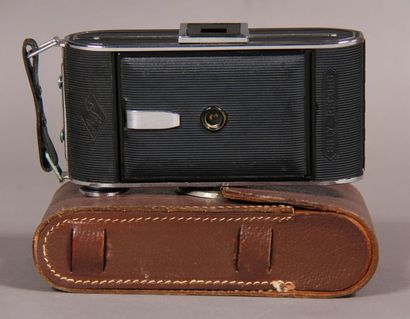 null *Lot:
- AGFA
Gusset camera model Billy record, in its leather case and accessories
-...