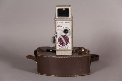 null *Lot :
- KODAK Appareil photo modèle Duaflex II Caméra
- BELL HOWELL caméra...