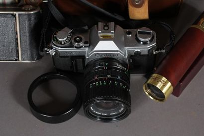 null Lot:
- CANON camera AE1 with CANON BW-58C FD 35-70 mm lens. 1:3,5-4,5
- BLECO...