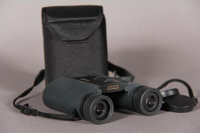 null NIKON
Pair of Sportstar EX waterproof binoculars 10x25DCF, in case.