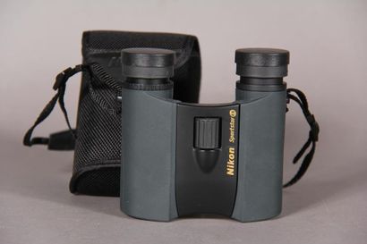 null NIKON
Pair of Sportstar EX waterproof binoculars 10x25DCF, in case.