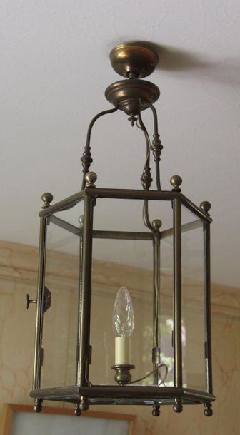 null Lanterne hexagonale en métal
H. : 76 - D. : 30 cm.