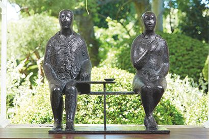 null Françoise SALMON (XXe siècle)
Deux personnages assis
Sculpture en bronze à patine...